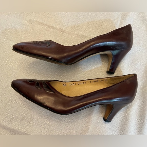 SALVATORE FERRAGAMO Vintage Women’s Burgundy Pumps, Made in Italy, Size 9 - Picture 6 of 9